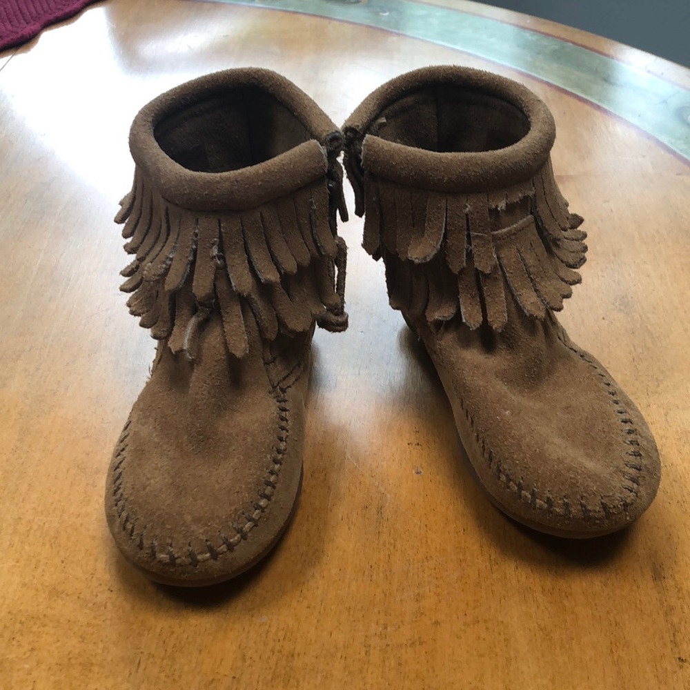 Minnetonka Childrens Double Fringe Side Zip Taupe